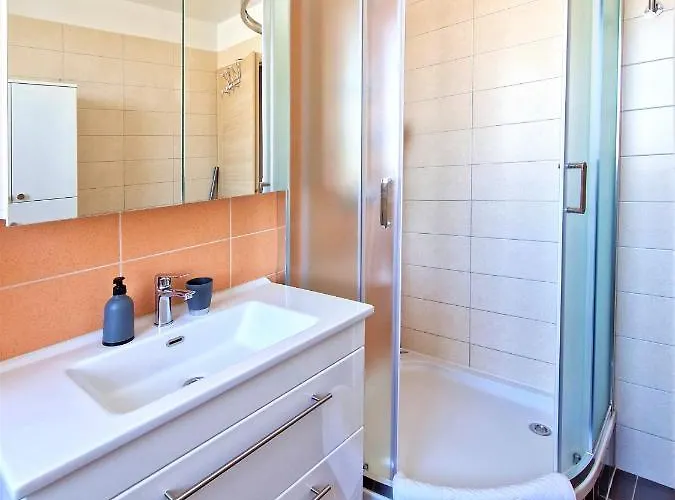 Endless Summer Retreat * Split